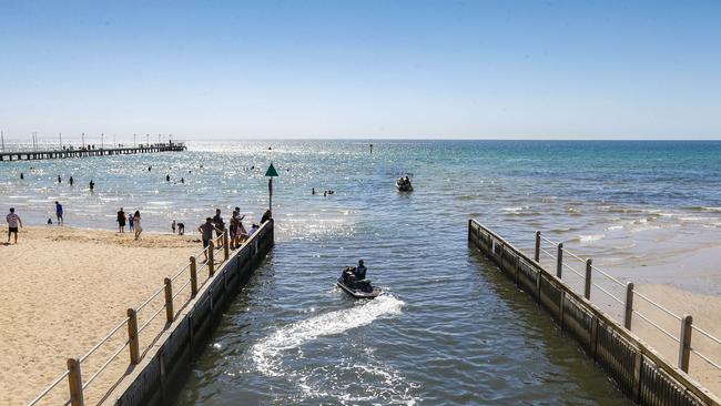 A man has drowned at Frankston Beach. Picture: Valeriu Campan