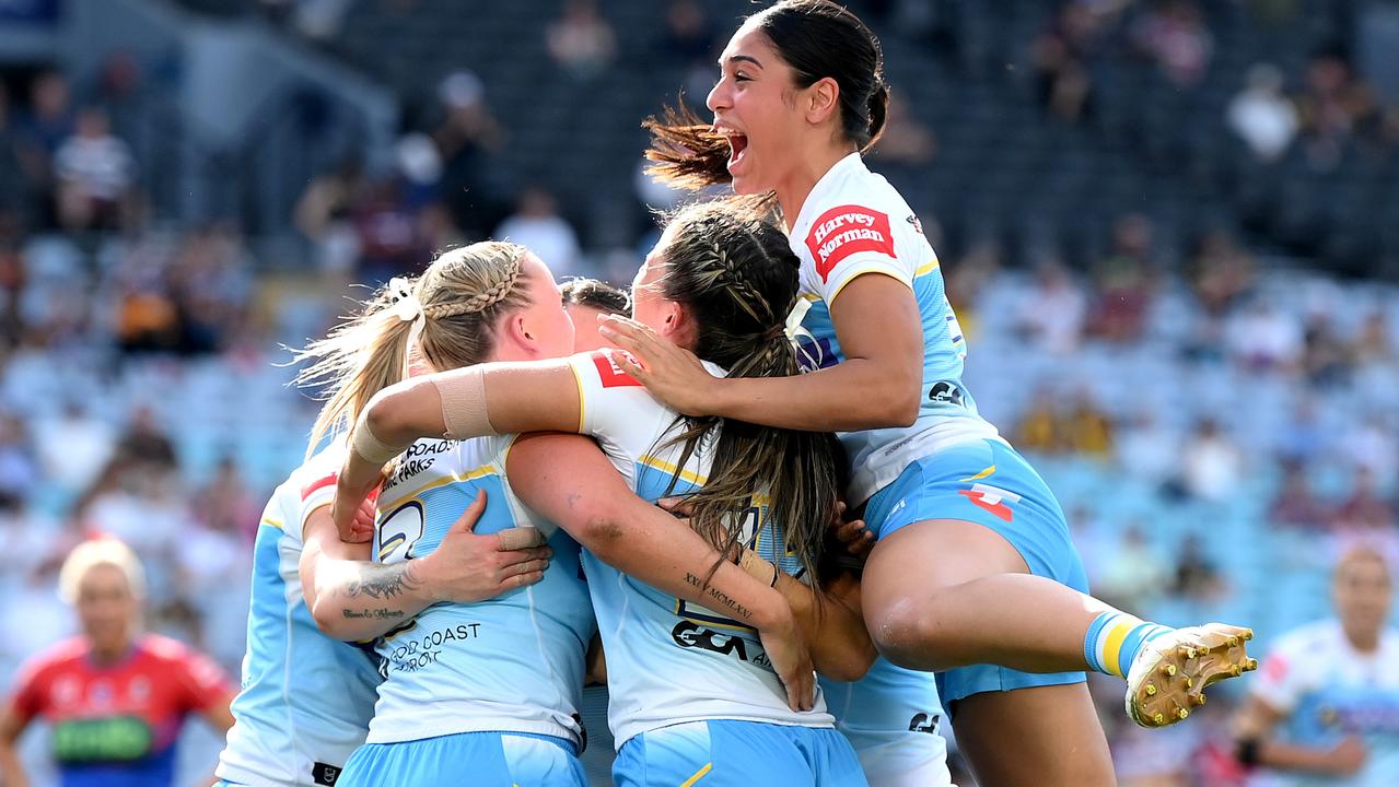 Teammates congratulate Jamie Chapman on her first try. Picture: Bradley Kanaris/Getty Images