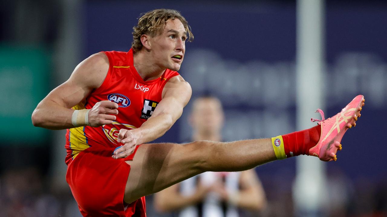 GOLD COAST, AUSTRALIA – JUNE 29: Sam Clohesy of the Suns kicks the ball during the 2024 AFL Round 16 match between the Gold Coast SUNS and the Collingwood Magpies at People First Stadium on June 29, 2024 in Gold Coast, Australia. (Photo by Russell Freeman/AFL Photos via Getty Images)