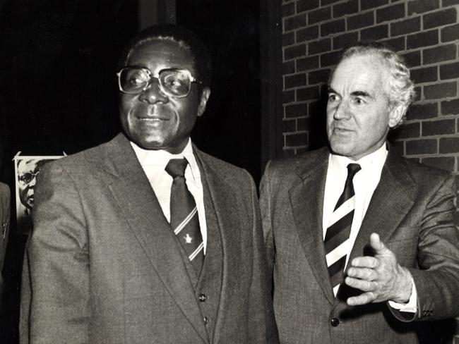 Robert Mugabe with Justice Richard McGarvie, Chancellor of LaTrobe University, Melbourne, in 1981.