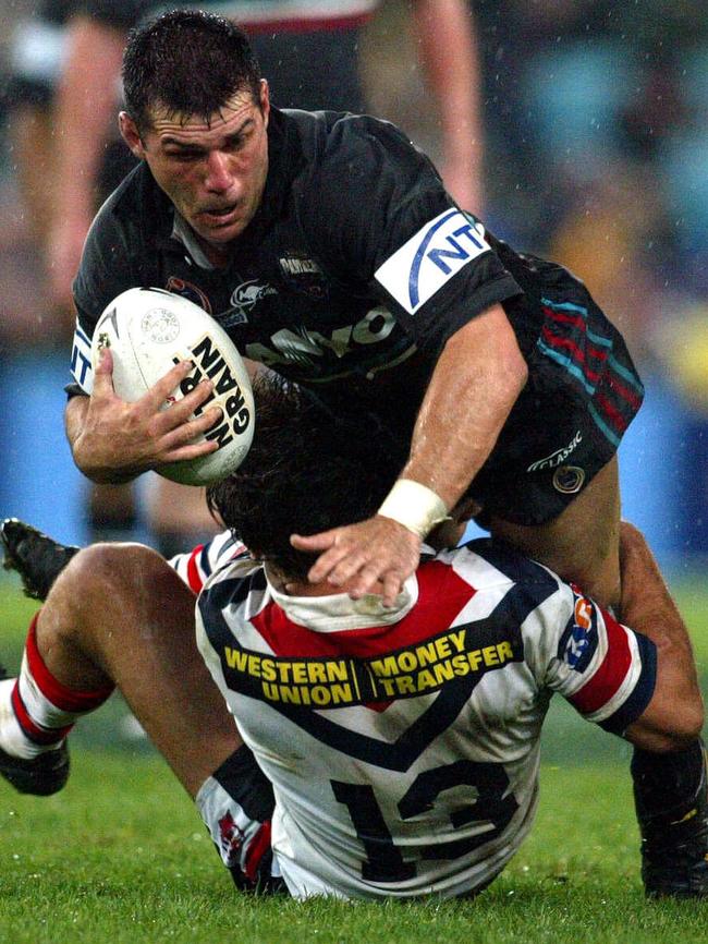 OCTOBER 5, 2003 : Scott Sattler (ball) during Sydney Roosters v Penrith Panthers NRL grand final at Telstra Stadium, Homebush 05/10/03. Pic Brett Costello. Rugby League A/CT