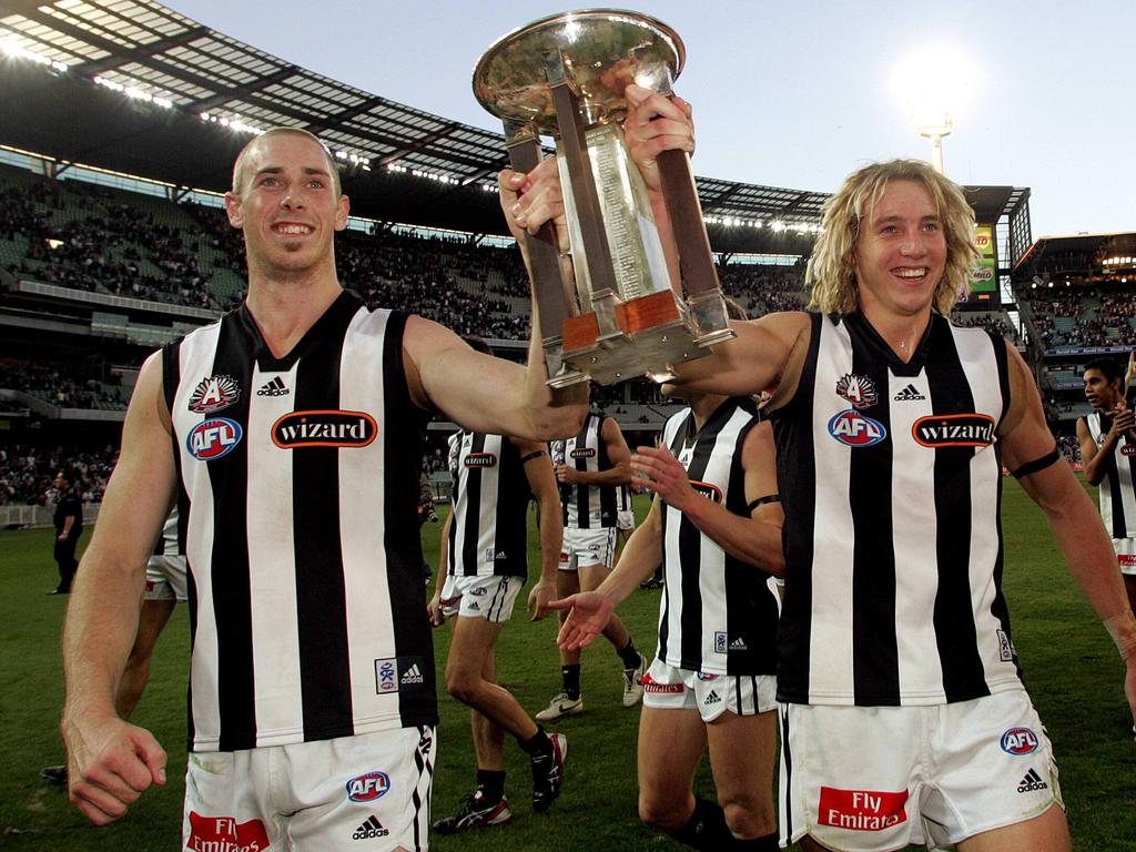 2007 - Nick Maxwell and Dale Thomas hold the Anzac trophy aloft after winning for the second year in a row.