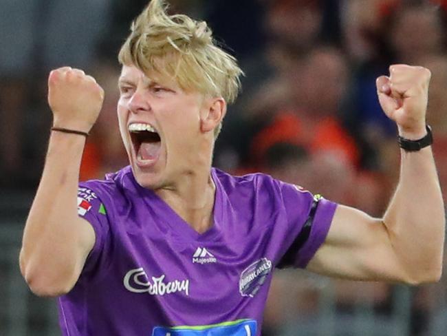 PERTH, AUSTRALIA - JANUARY 05: Nathan Ellis of the Hobart Hurricanes celebrates his wicket during the Big Bash League match between the Perth Scorchers and the Hobart Hurricanes at Optus Stadium on January 05, 2020 in Perth, Australia. (Photo by James Worsfold/Getty Images)