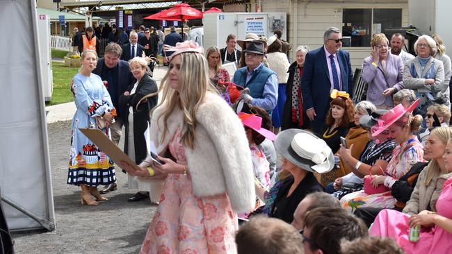 Hamilton Cup Races 2022 - Fashions on the Field discussions and decisions.