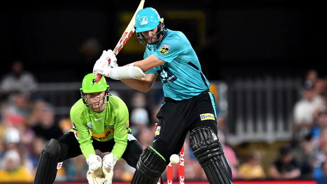 BRISBANE, AUSTRALIA - DECEMBER 19: Mark Steketee of the Heat plays a shot during the Men's Big Bash League match between the Brisbane Heat and the Sydney Thunder at The Gabba, on December 19, 2021, in Brisbane, Australia. (Photo by Bradley Kanaris/Getty Images)