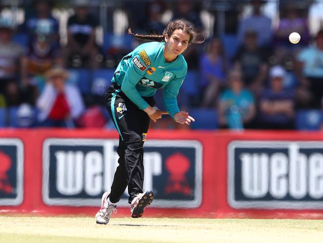 Charli Knott of the Heat bowls during the Women's Big Bash League match between the Brisbane Heat and the Adelaide Strikers at Great Barrier Reef Arena, on November 14, 2021, in Mackay, Australia. (Photo by Chris Hyde/Getty Images)