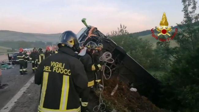 Local fire fighters had to pull the FlixBus from the embankment. Picture: Twitter