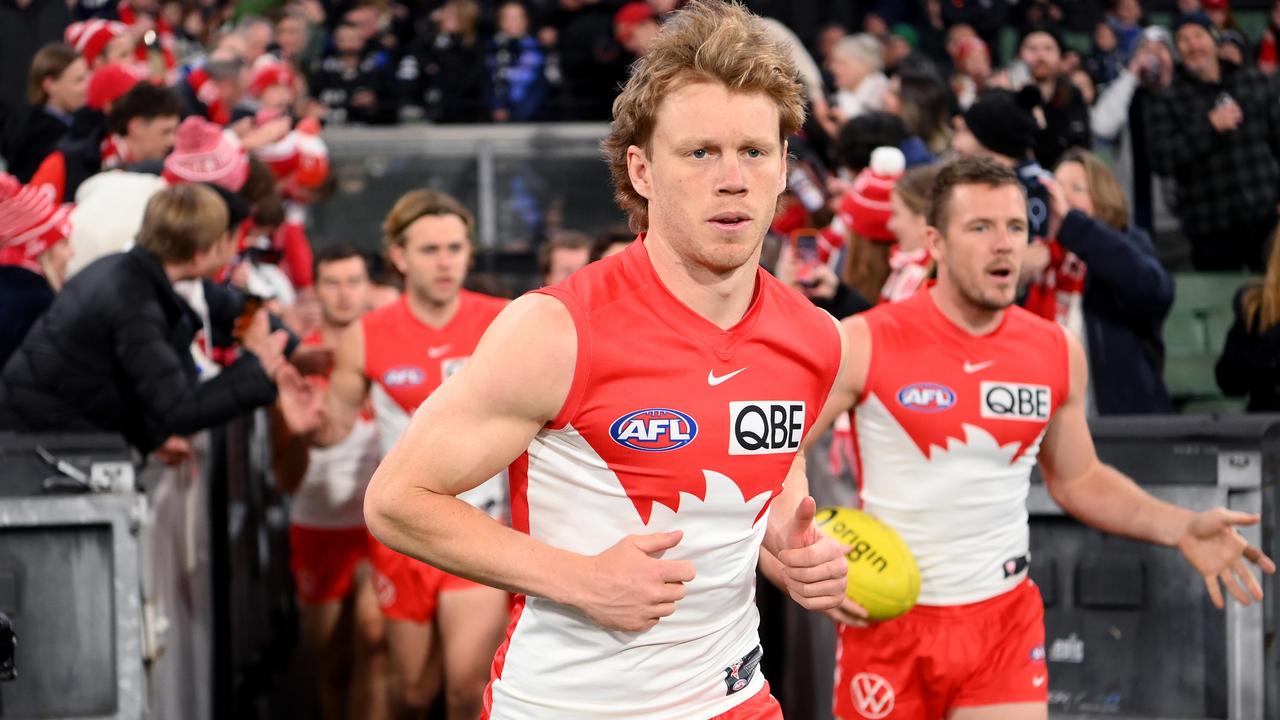 MELBOURNE, AUSTRALIA - SEPTEMBER 08: Callum Mills of the Swans runs out onto the field during the First Elimination Final AFL match between Carlton Blues and Sydney Swans at Melbourne Cricket Ground, on September 08, 2023, in Melbourne, Australia. (Photo by Quinn Rooney/Getty Images)