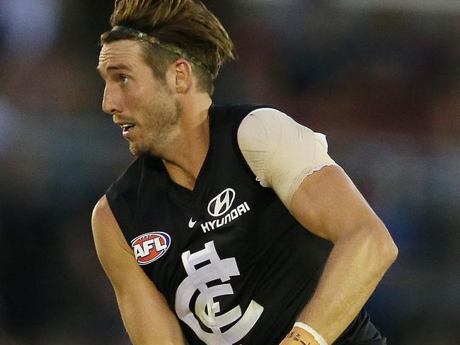 AFL. JLT. Round 1. Carlton v Essendon at Ikon Park.  Carlton's Dale Thomas bursts out of the middle  . Pic: Michael Klein