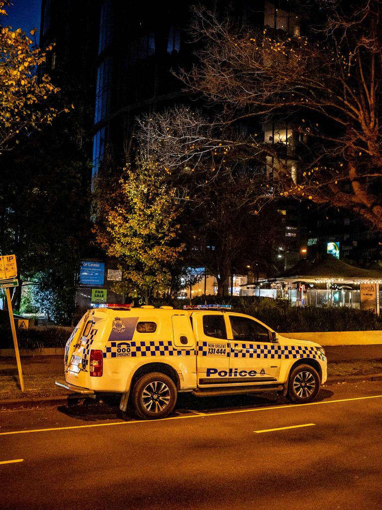 Geoffrey Edelsten dies in his apartment on St Kilda Road.