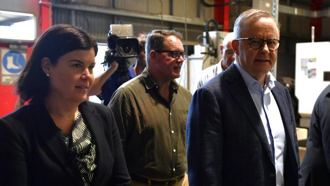 DARWIN, AUSTRALIA. NewsWire Photos. Prime Minister Anthony Albanese, NT Chief Minister and Solomon MP Luke Gosling visit the Charles Darwin University advanced manufacturing site . Picture: NCA NewsWire/ Zizi Averill