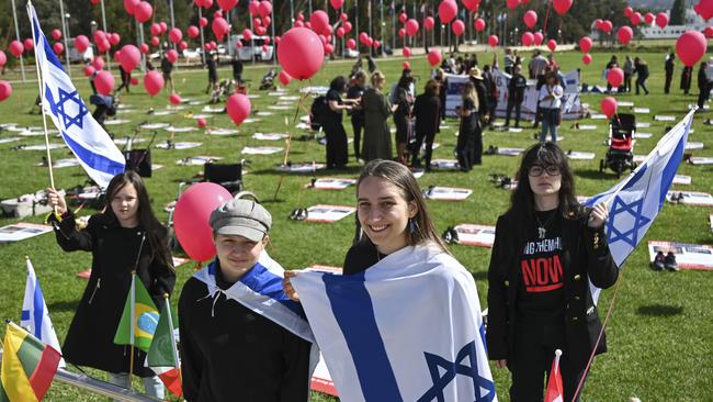 Jewish Australians from Canberra and further afield came to the vigil on Tuesday morning. Picture: NCA NewsWire / Martin Ollman