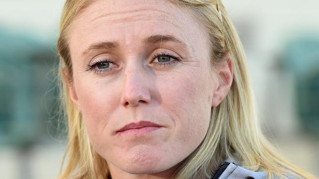 Sally Pearson has been robbed of the chance to defend her Olympic 100m hurdles title by injury.