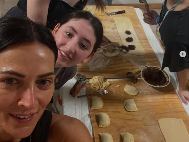 Rosanna Mangiarelli went all-in on family time this festive season, baking cookies and singing carols with her girls. Picture: Instagram (@rosannamangiarelli)