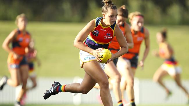 Danielle Ponter turns on the afterburners for the Adelaide Crows. Pictures: Getty Images