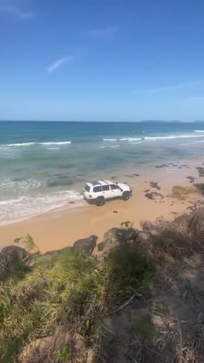 4WD in race against the water near Rainbow Beach