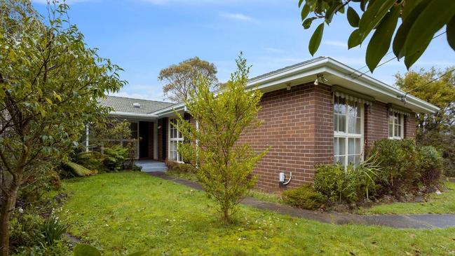 While 12 Arnott St, Ormond, sold near the bottom of its advertised $1.8m-$1.85m range for $1.81m.