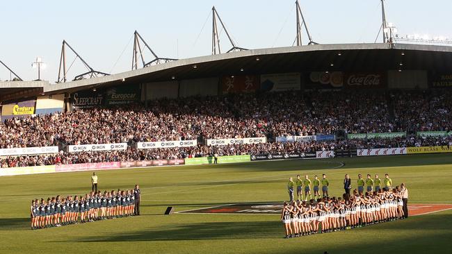 All rise for the national anthem. Picture: Wayne Ludbey