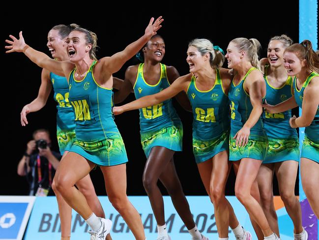 BIRMINGHAM, ENGLAND - AUGUST 07: Team Australia celebrate victory during the Netball Gold Medal match between Team Jamaica and Team Australia on day ten of the Birmingham 2022 Commonwealth Games at NEC Arena on August 07, 2022 on the Birmingham, England. (Photo by Stephen Pond/Getty Images)