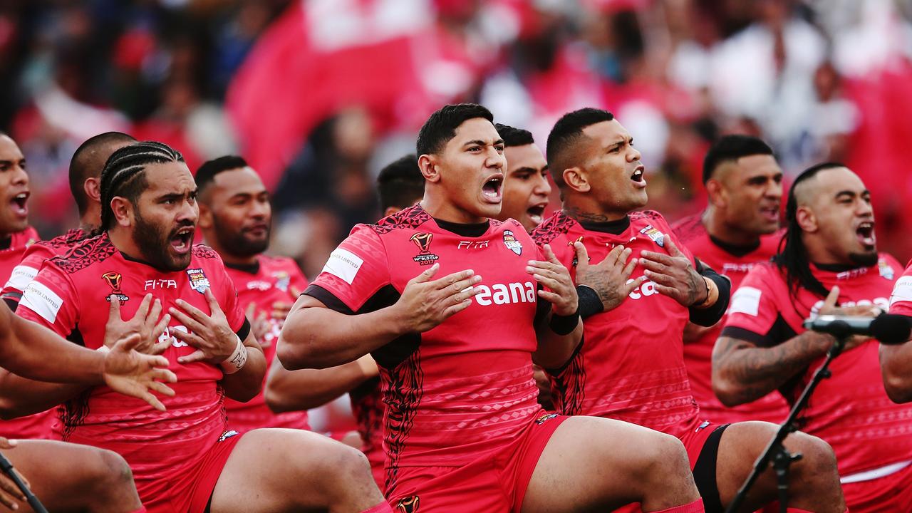 Jason Taumalolo of Tonga performs the Sipi Tau against the Kiwis during the 2017 Rugby League World Cup match between the New Zealand Kiwis and Tonga at Waikato Stadium on November 11, 2017 in Hamilton, New Zealand. (Photo by Anthony Au-Yeung/Getty Images)