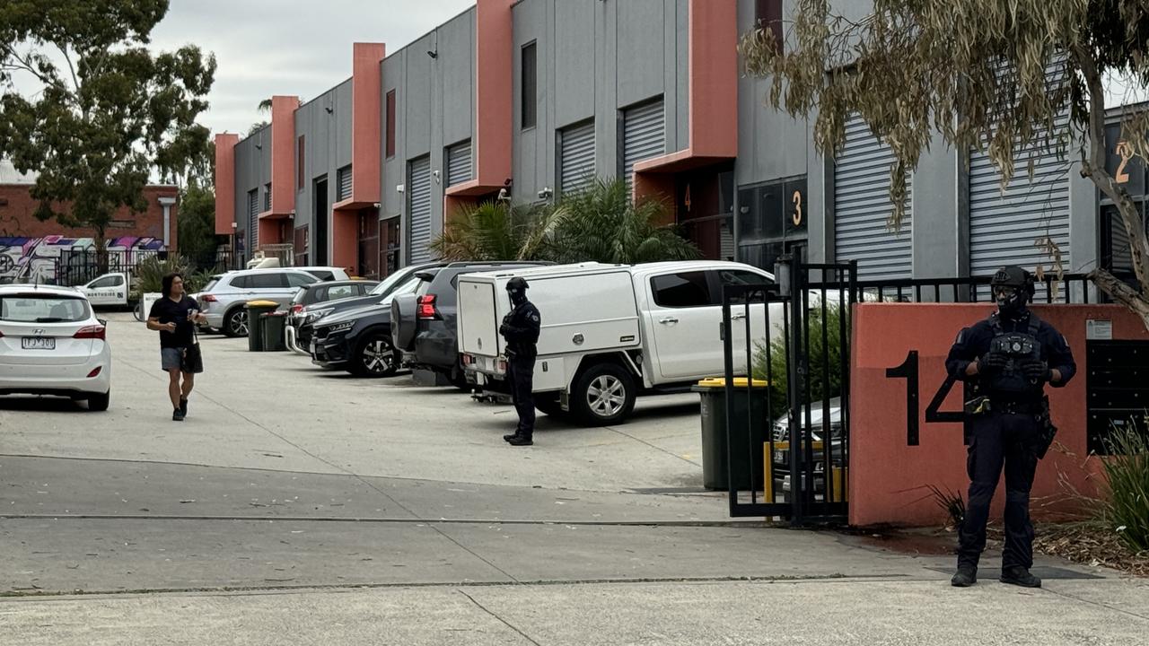 Police raid Melbourne properties as part of CFMEU probe