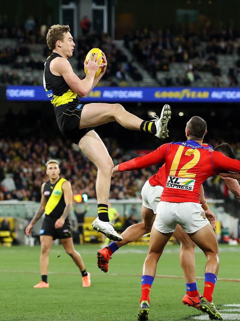 Lynch flew high to take a final quarter hanger. Picture: Mark Stewart