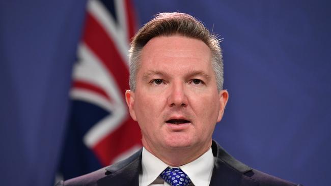 Shadow Health Minister Chris Bowen says the government is sending out mixed messages. Picture: AAP Image/Dean Lewins