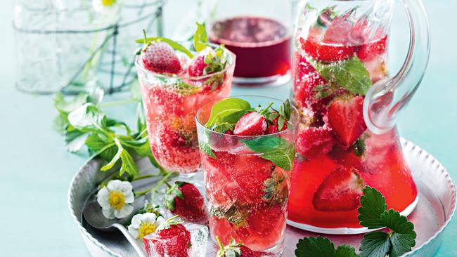 Strawberry syrup fizz