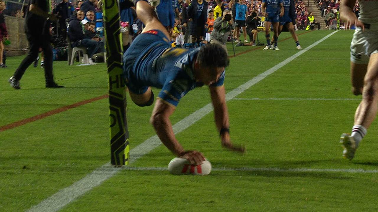 Bailey Simonsson scores for the Eels.