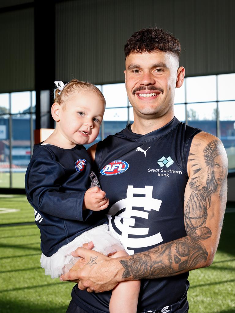 Zac Williams and his daughter Ayla during Carlton’s team photo day at Ikon Park. Picture: Dylan Burns/AFL Photos.