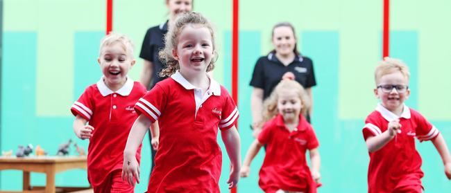 Educators Kaycee Van Haeren and Anna Telfer with kids (L-R) William Horsley 3, Gemma Mathews 3, Lottie McCarthy, 4, and Lachlan Inns. Picture: Tim Hunter.