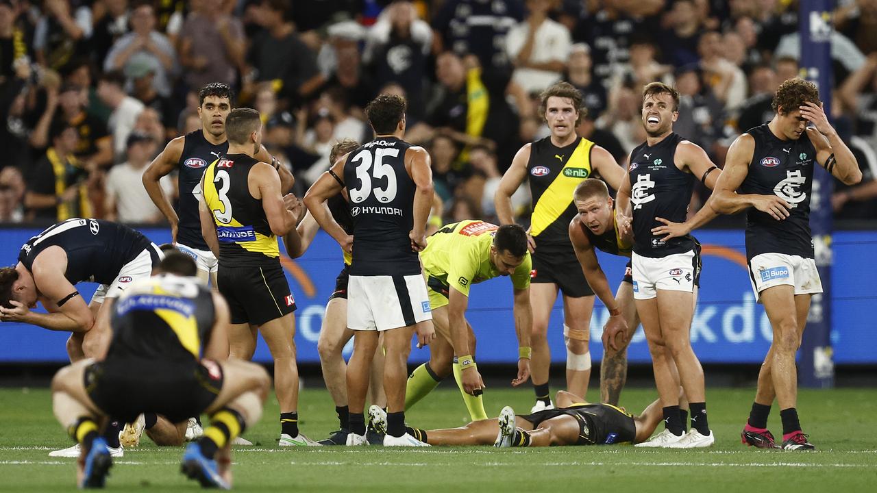 Players from both sides didn’t know what to do. Photo by Daniel Pockett/Getty Images.