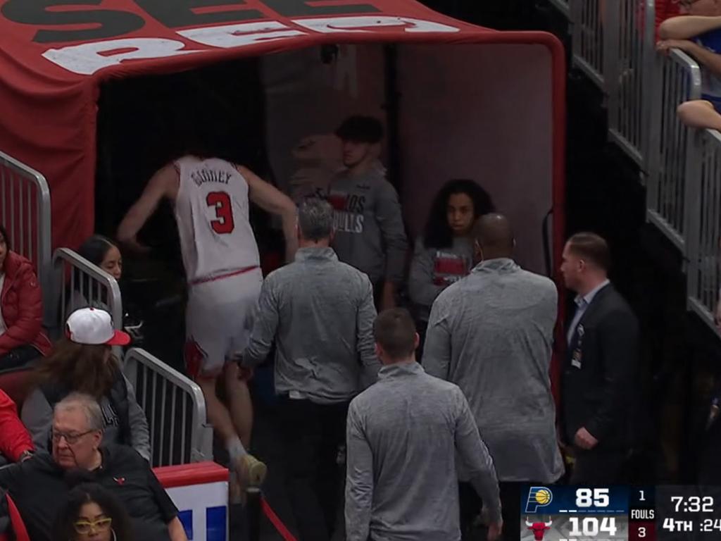 Giddey limps from the court for the Chicago Bulls against Indiana Pacers. Picture: ESPN/Supplied