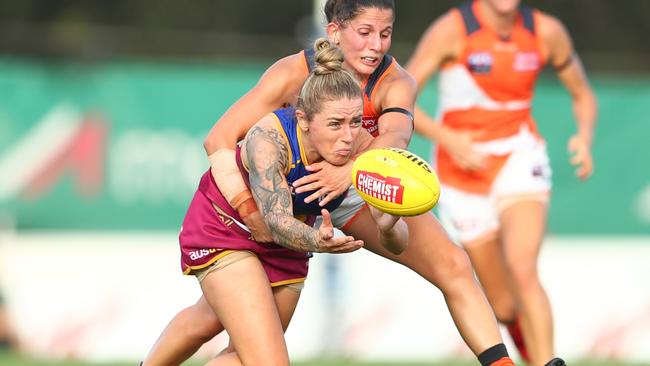 Jess Wuetschner is dispossessed of the ball by a Giants player at Hickey Park. Picture: Getty Images