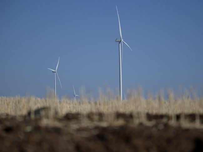 Premier Annastacia Palaszczuk and Energy Minister Mick de Brenni officially open the Dulacca Wind Farm, which will power up to 124,000 QLD homes per year, Dulacca – Photo Supplied