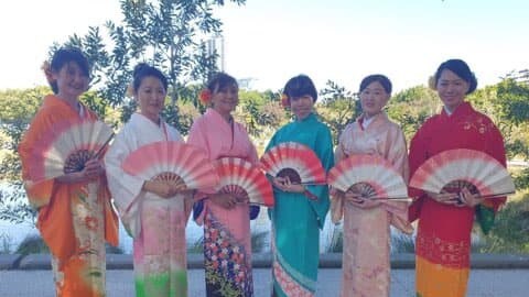 Performers from Japanese Dancing Mai posed for social media snaps before their turn on stage. Photo: Teiko Fujita