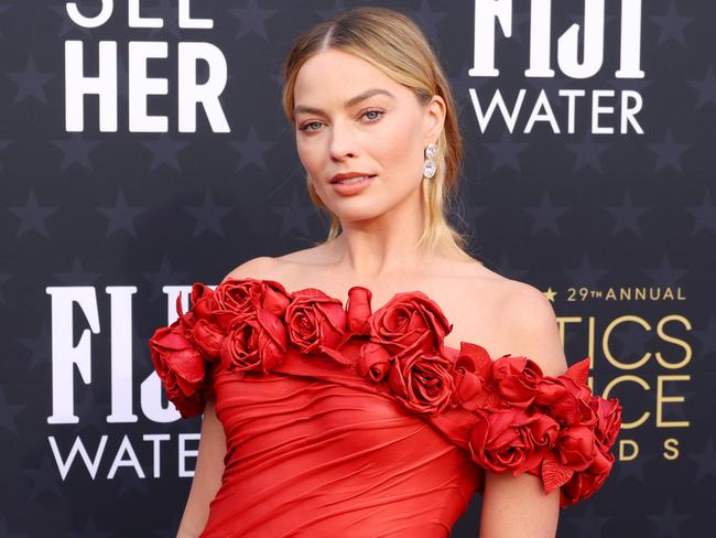 SANTA MONICA, CALIFORNIA - JANUARY 14: Margot Robbie attends the 29th Annual Critics Choice Awards at Barker Hangar on January 14, 2024 in Santa Monica, California. (Photo by Matt Winkelmeyer/Getty Images for Critics Choice Association)