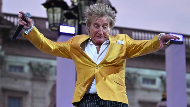 LONDON, ENGLAND - JUNE 04: Sir Rod Stewart performs onstage during the Platinum Party at the Palace in front of Buckingham Palace on June 04, 2022 in London, England. The Platinum Jubilee of Elizabeth II is being celebrated from June 2 to June 5, 2022, in the UK and Commonwealth to mark the 70th anniversary of the accession of Queen Elizabeth II on 6 February 1952. (Photo by Jeff J Mitchell - WPA Pool/Getty Images)