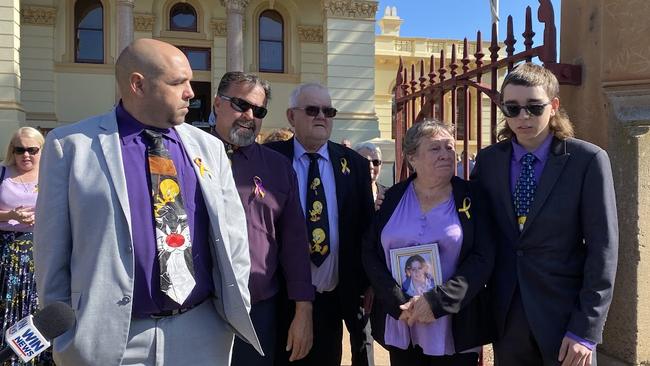 Leslie, Gregory, Phillip and Lorraine Bright outside Dubbo Court