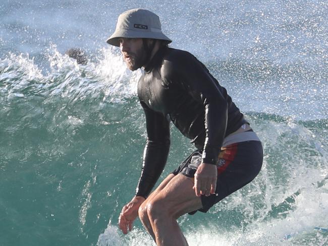 Daily Telegraph December 30/21 Australian Actor Joel Edgerton ventures out into the Bondi surf on the first fine day in awhile .picture John Grainger