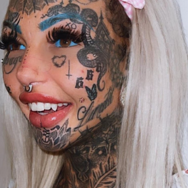 Woman Inspired To Tattoo Her Eyes Like Model Amber Luke Goes Blind