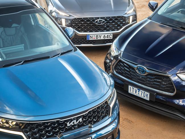 Photo of Kia Sorento hybrid, Toyota Kluger hybrid and Santa Fe diesel