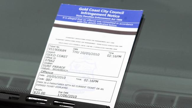 Gold Coast City Council is conducting a study into ways to ease parking problems in suburban streets.