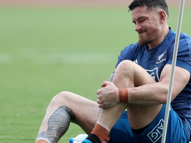 KASHIWA, JAPAN - SEPTEMBER 11: Sonny Bill Williams of the All Blacks takes his shoes off during a New Zealand training session at Kashiwa no Ha Park Stadium on September 11, 2019 in Kashiwa, Chiba, Japan. (Photo by Hannah Peters/Getty Images)