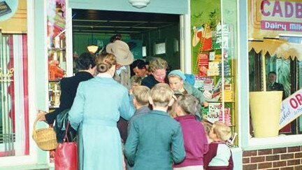 Local Toowoomba kids line up for Weis ice cream