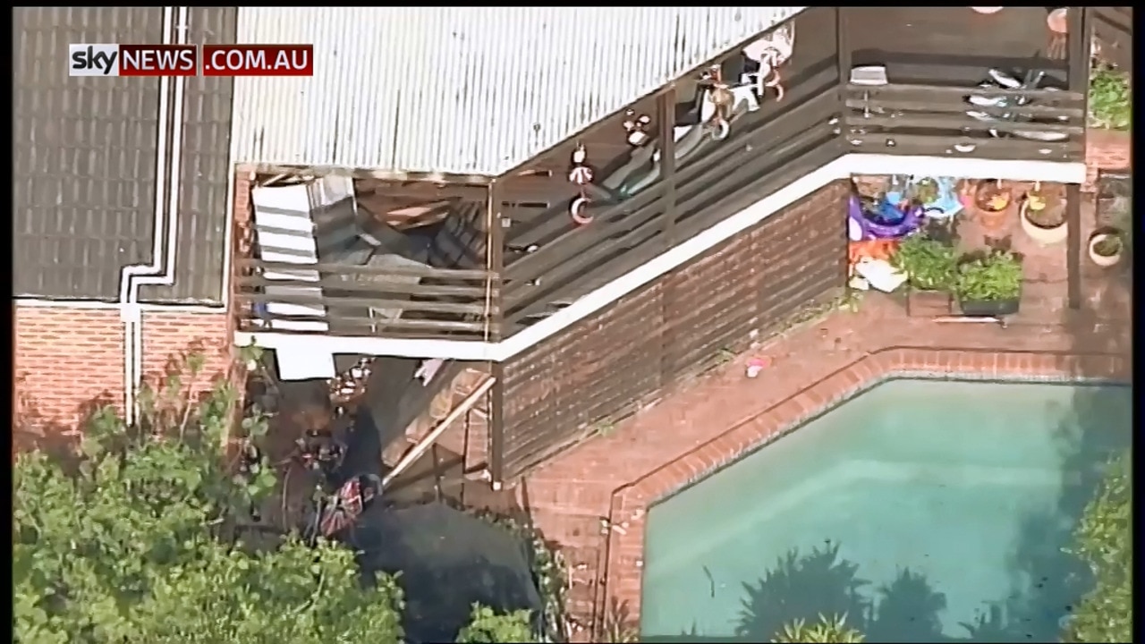 Questions raised over Melbourne balcony collapse liability