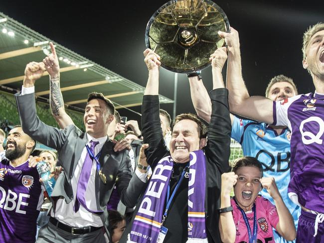 Tony Sage and the Glory celebrate winning the Premiers Plate during the Round 25 A-League match between Perth Glory and the Newcastle Jets at HBF Park in Perth, Sunday, April 14, 2019. (AAP Image/Tony McDonough) NO ARCHIVING, EDITORIAL USE ONLY