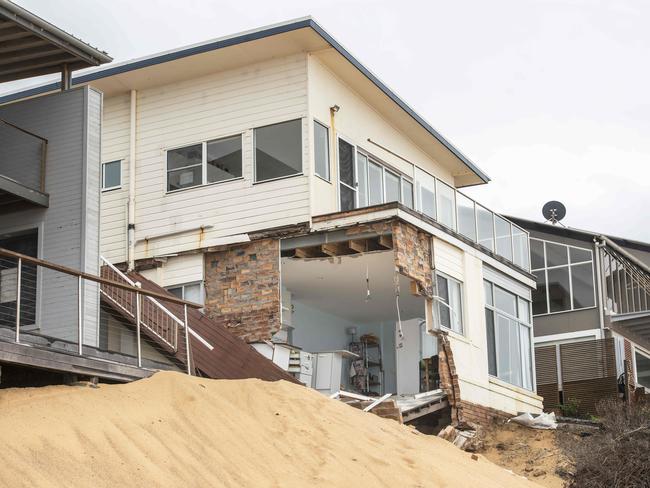 The erosion caused widespread damage including to several homes. Picture: NCA NewsWire / Troy Snook