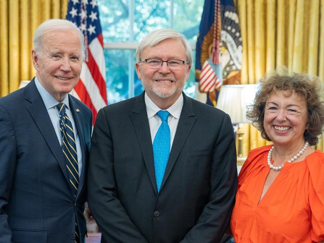 Ambassador of Australia to the United States, Hon Kevin Rudd and his wife Therese, with US President, Joe Biden. Source - Twitter