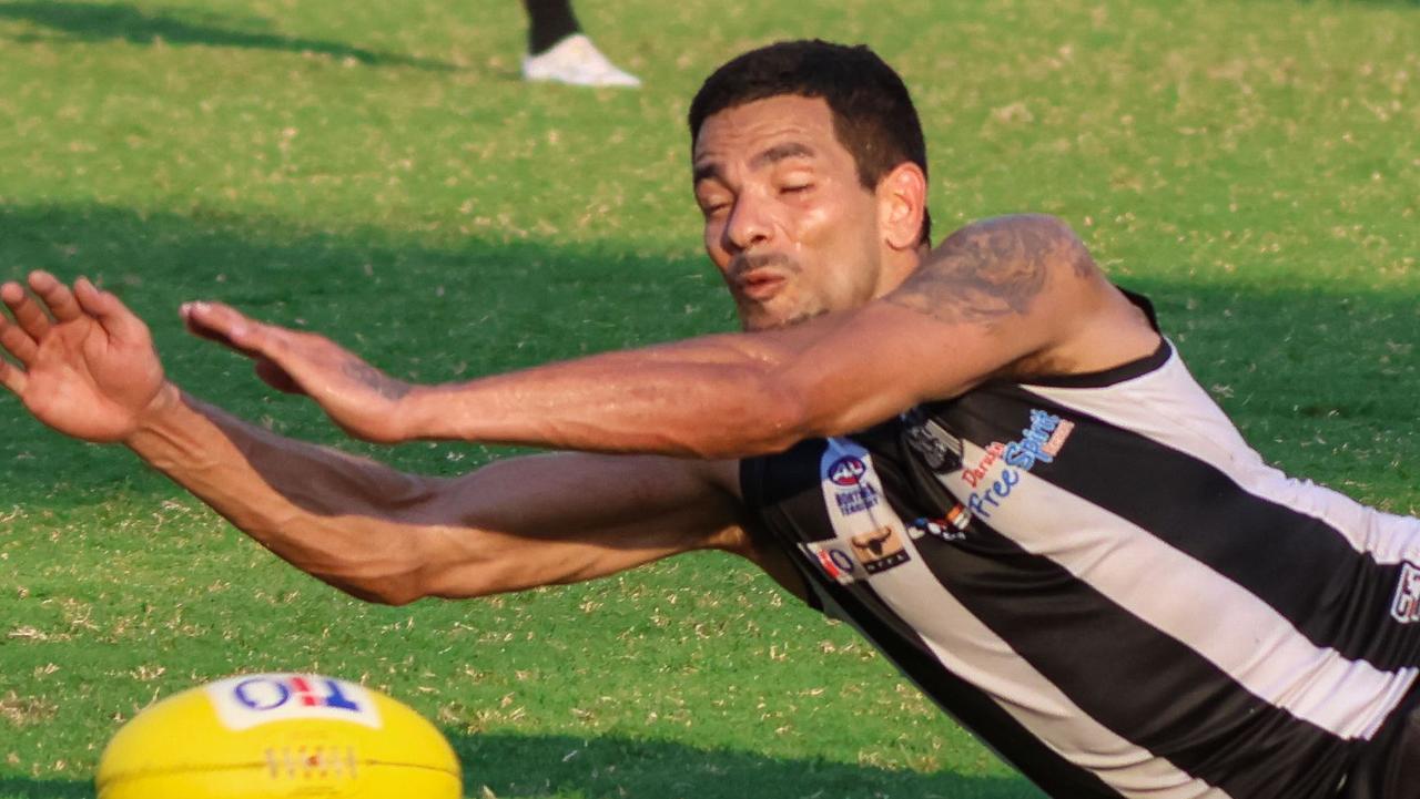 Will Farrer against Darwin Buffaloes at TIO Stadium. Picture: Celina Whan / AFLNT Media.